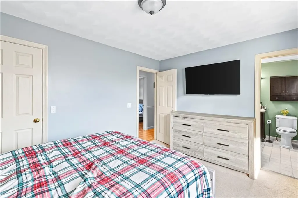 12 Railroad Row Warwick RI 02886