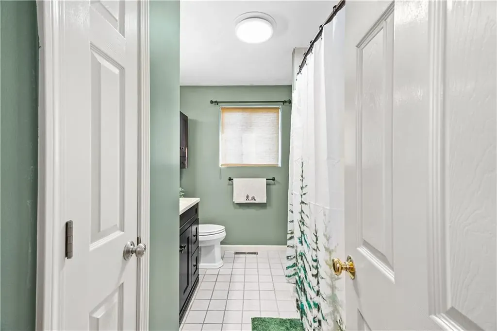 12 Railroad Row Warwick RI 02886