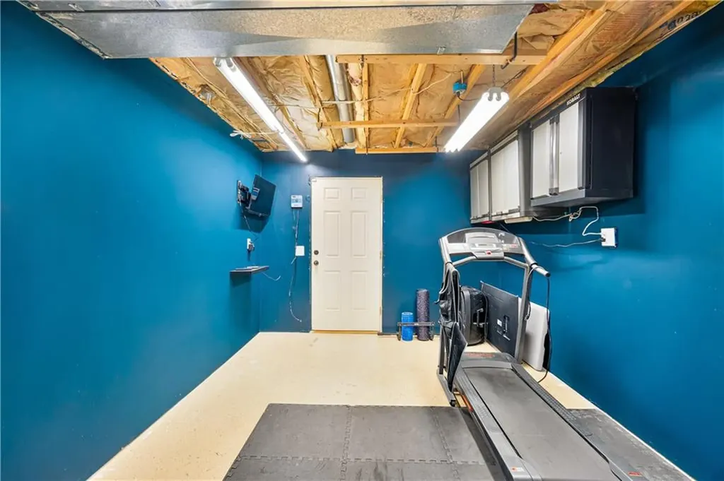 12 Railroad Row Warwick RI 02886