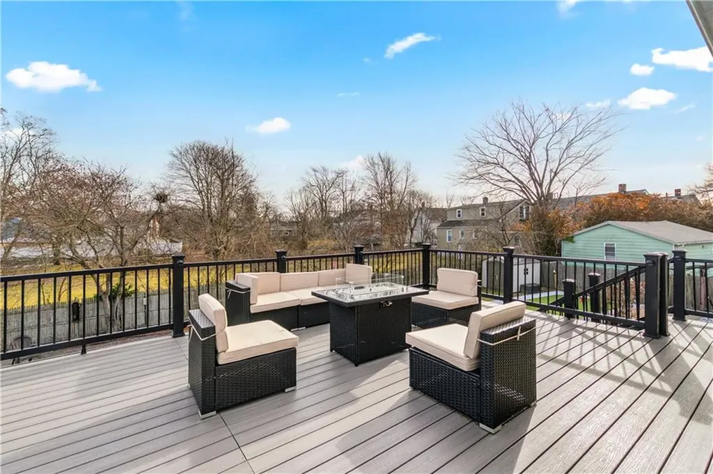 12 Railroad Row Warwick RI 02886