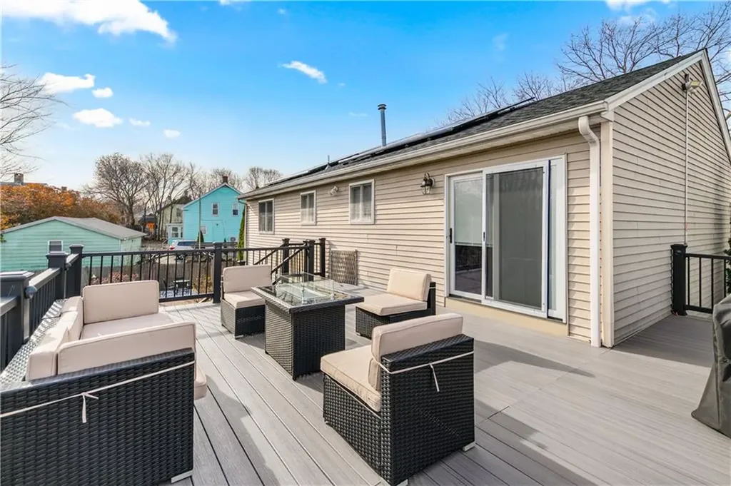 12 Railroad Row Warwick RI 02886