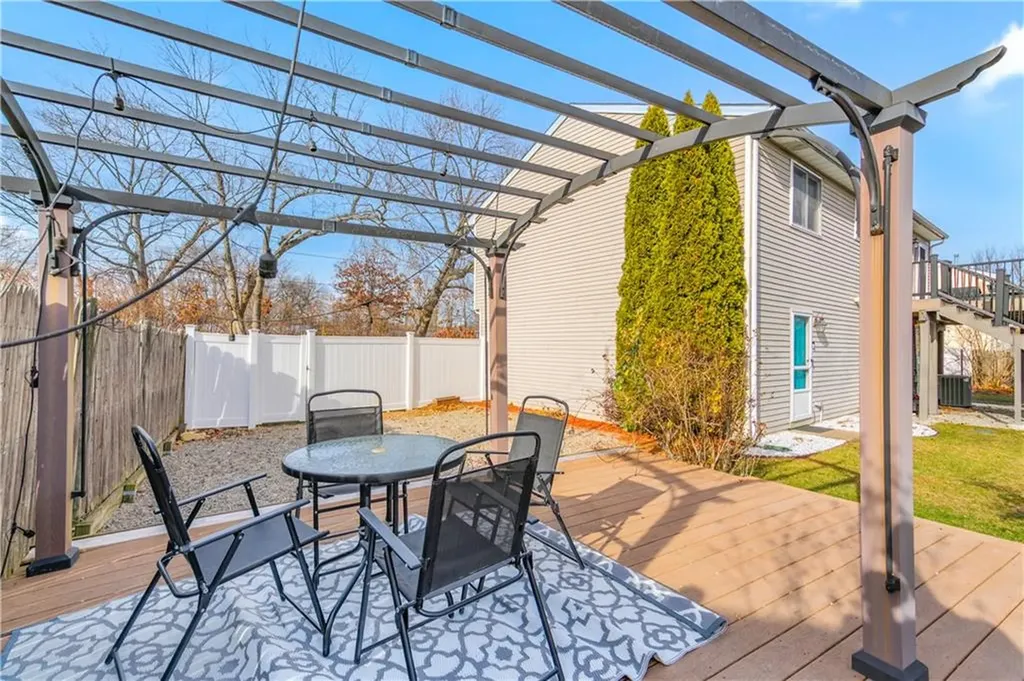 12 Railroad Row Warwick RI 02886