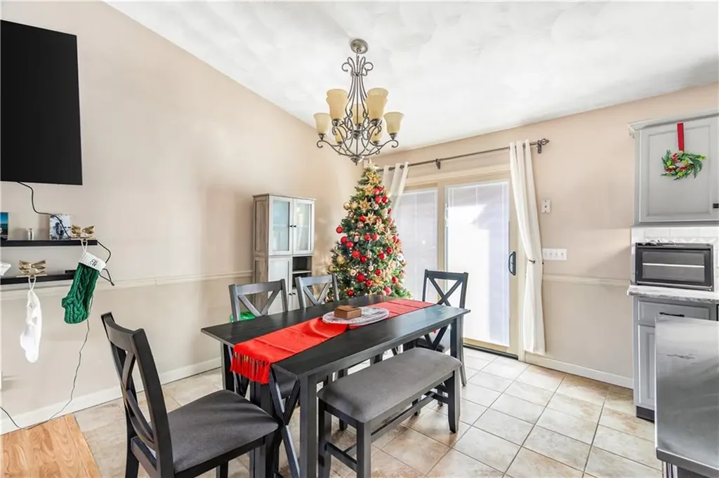 12 Railroad Row Warwick RI 02886