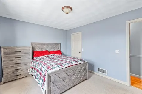 12 Railroad Row Warwick RI 02886