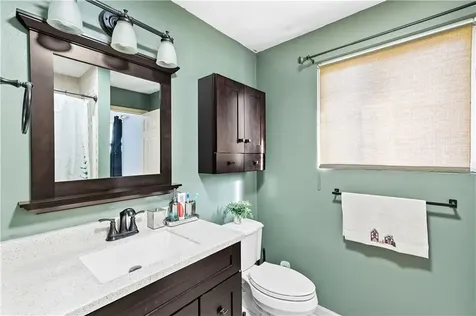 12 Railroad Row Warwick RI 02886