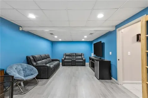 12 Railroad Row Warwick RI 02886