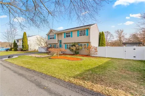 12 Railroad Row Warwick RI 02886