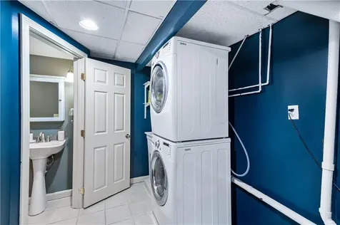 12 Railroad Row Warwick RI 02886