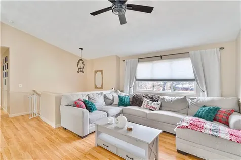 12 Railroad Row Warwick RI 02886