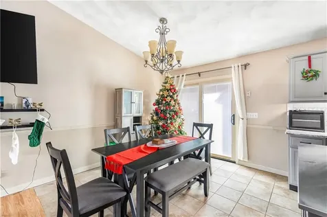 12 Railroad Row Warwick RI 02886