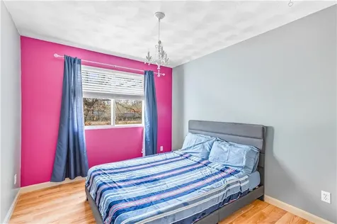 12 Railroad Row Warwick RI 02886