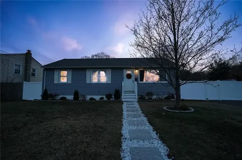 27 Winifred Avenue Warwick RI 02889