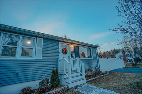 27 Winifred Avenue Warwick RI 02889