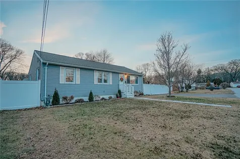 27 Winifred Avenue Warwick RI 02889