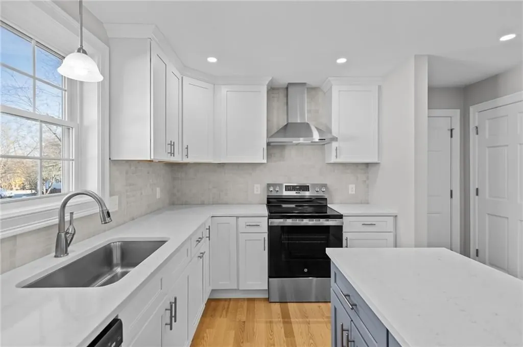 253 Central Street Lincoln RI 02865