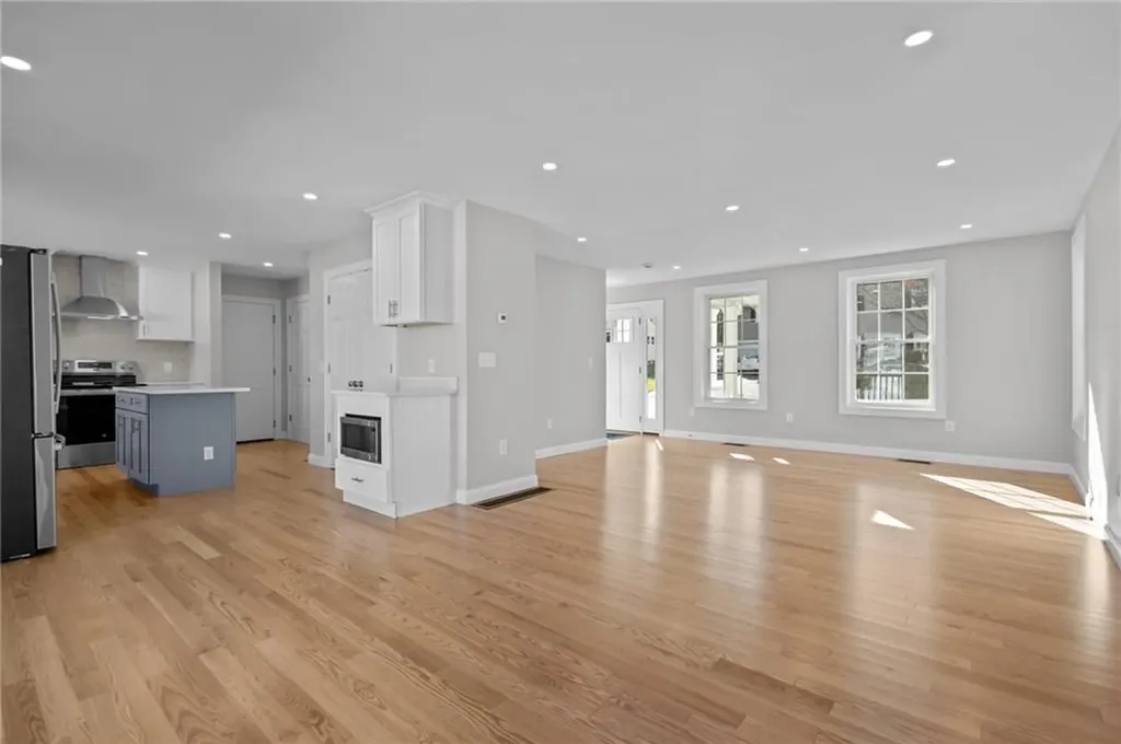 253 Central Street Lincoln RI 02865