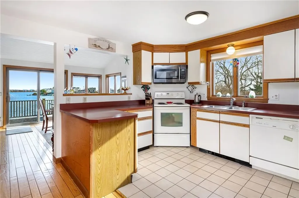 210 Washington Street South Kingstown RI 02879