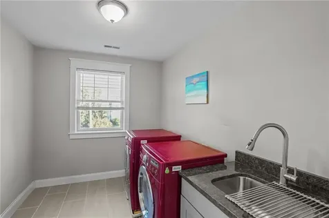 13 Vanderbilt Lane Portsmouth RI 02871