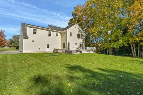 13 Vanderbilt Lane Portsmouth RI 02871