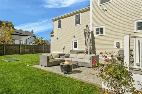 13 Vanderbilt Lane Portsmouth RI 02871