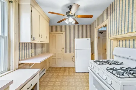 694 Hope Street Bristol RI 02809