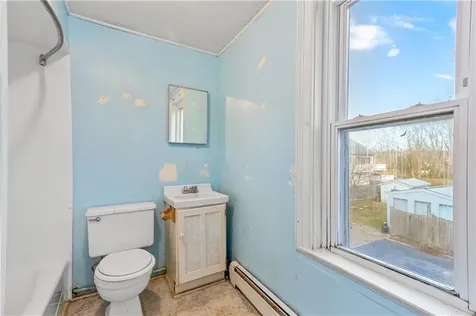 694 Hope Street Bristol RI 02809