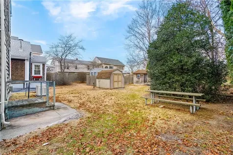 694 Hope Street Bristol RI 02809