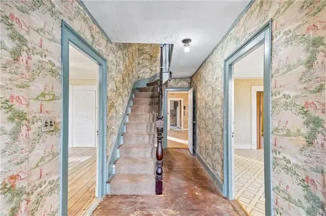 694 Hope Street Bristol RI 02809