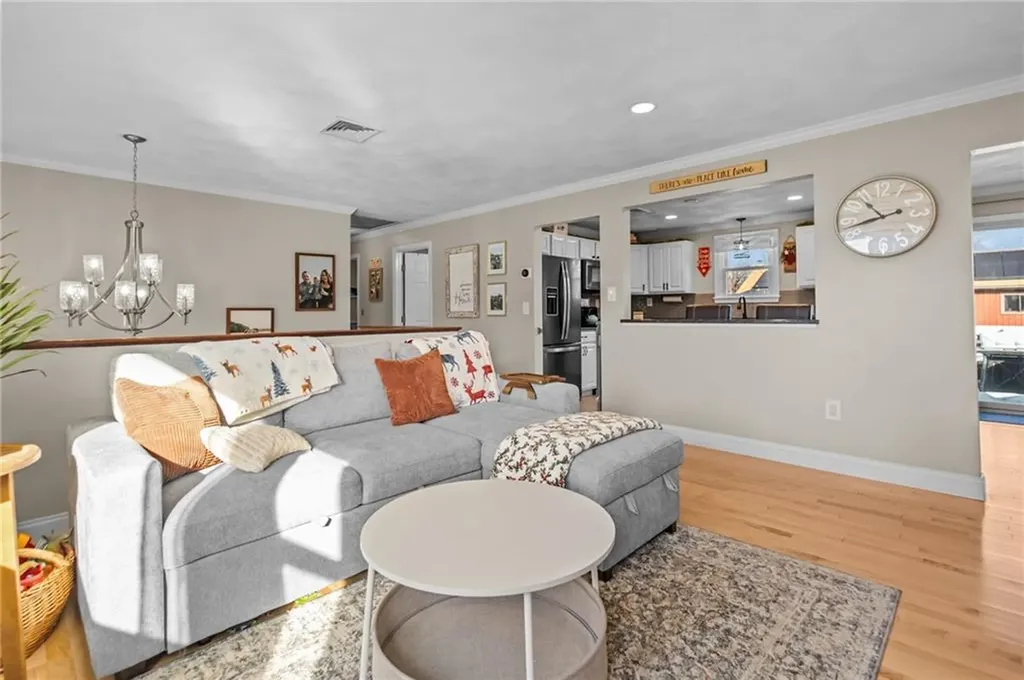 619 Smithfield Road North Providence RI 02904