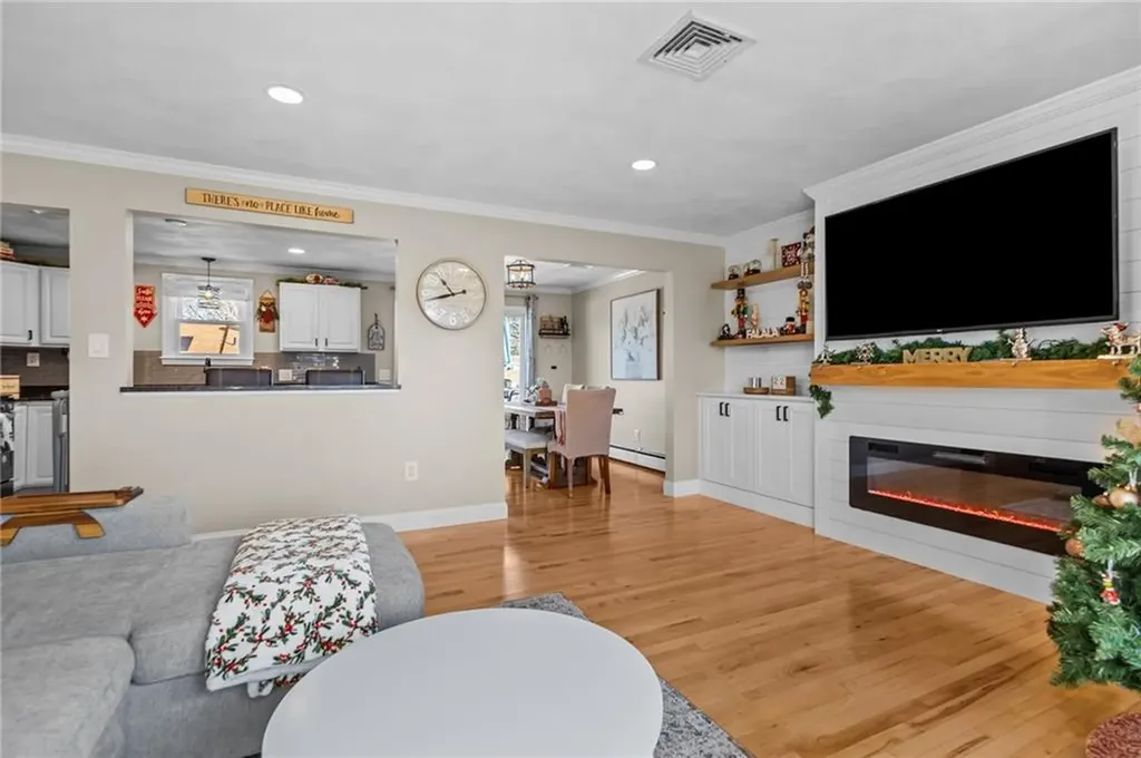 619 Smithfield Road North Providence RI 02904