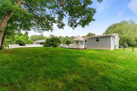 249 Barneyville Road Swansea MA 02777