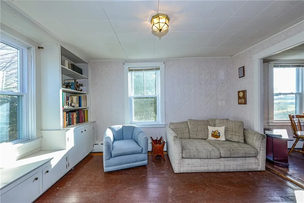 318 Mitchell's Lane Middletown RI 02871