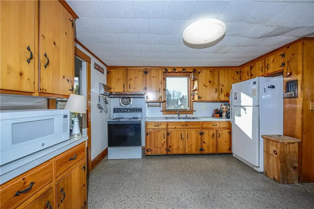 318 Mitchell's Lane Middletown RI 02871