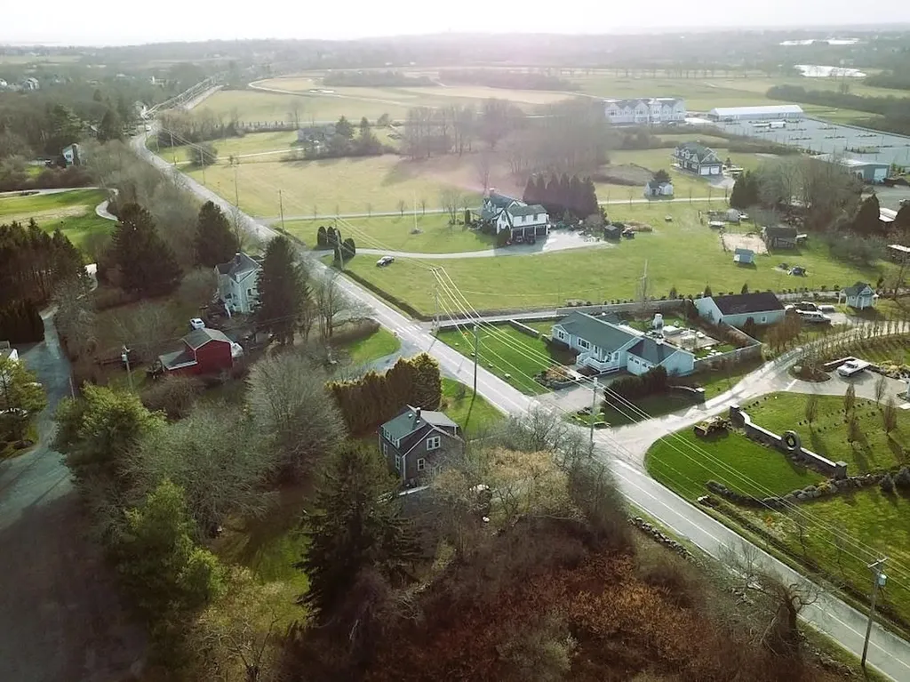 318 Mitchell's Lane Middletown RI 02871