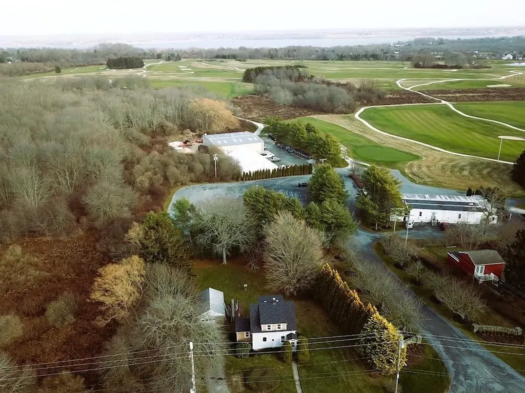 318 Mitchell's Lane Middletown RI 02871