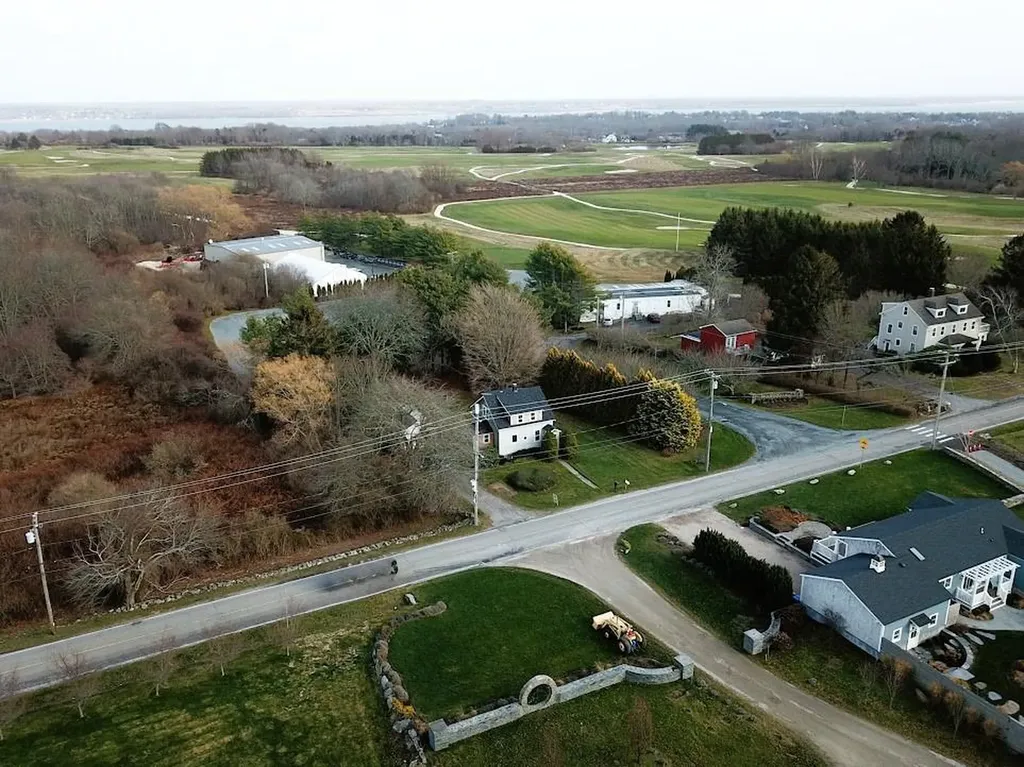 318 Mitchell's Lane Middletown RI 02871