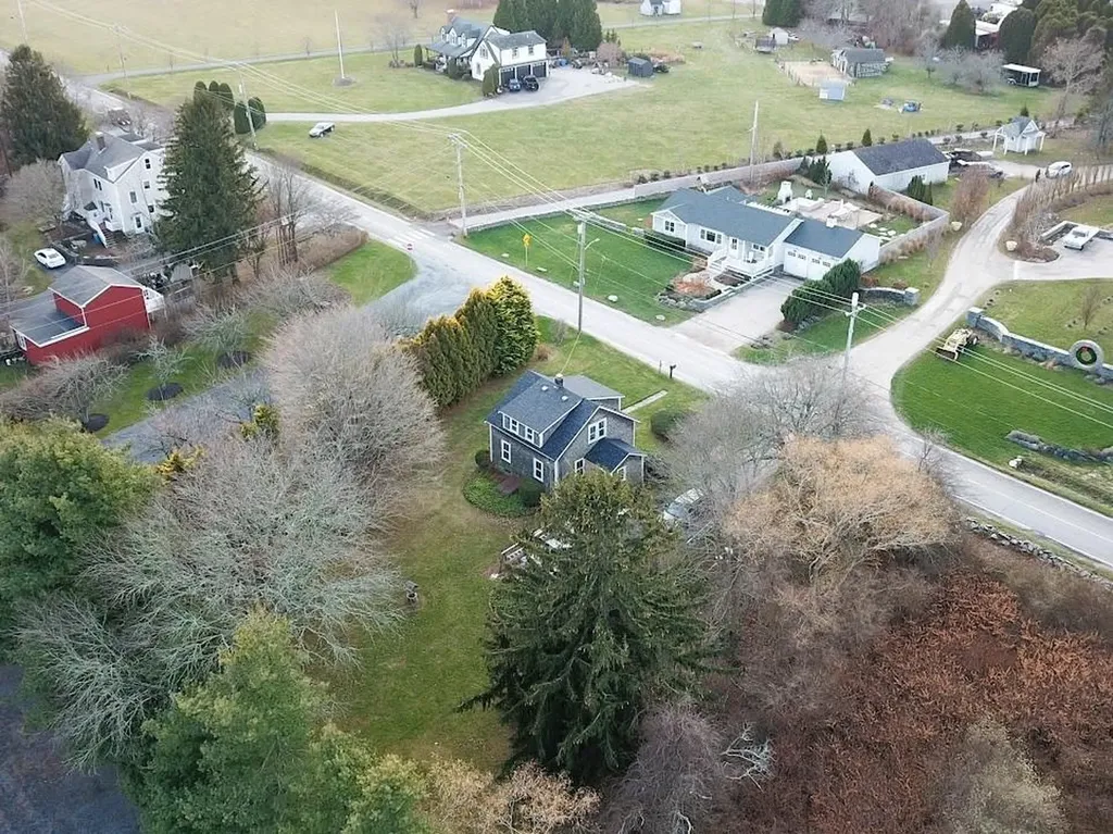 318 Mitchell's Lane Middletown RI 02871