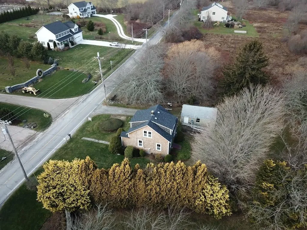 318 Mitchell's Lane Middletown RI 02871