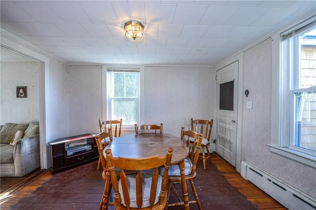 318 Mitchell's Lane Middletown RI 02871