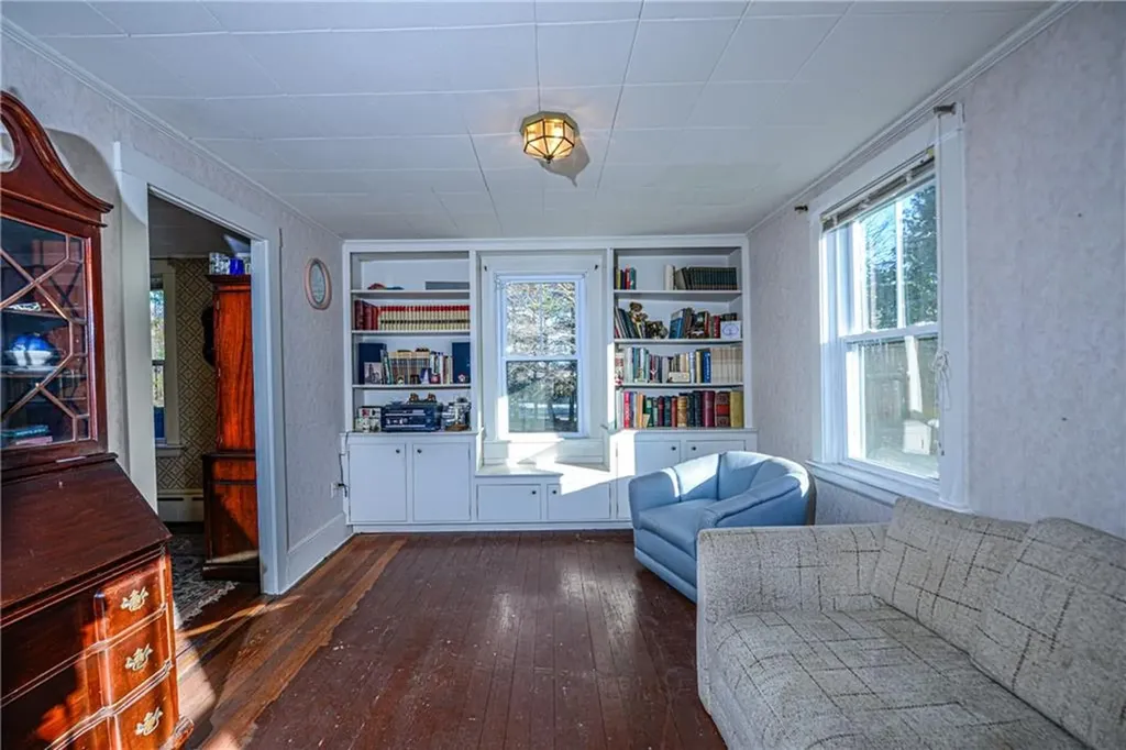 318 Mitchell's Lane Middletown RI 02871