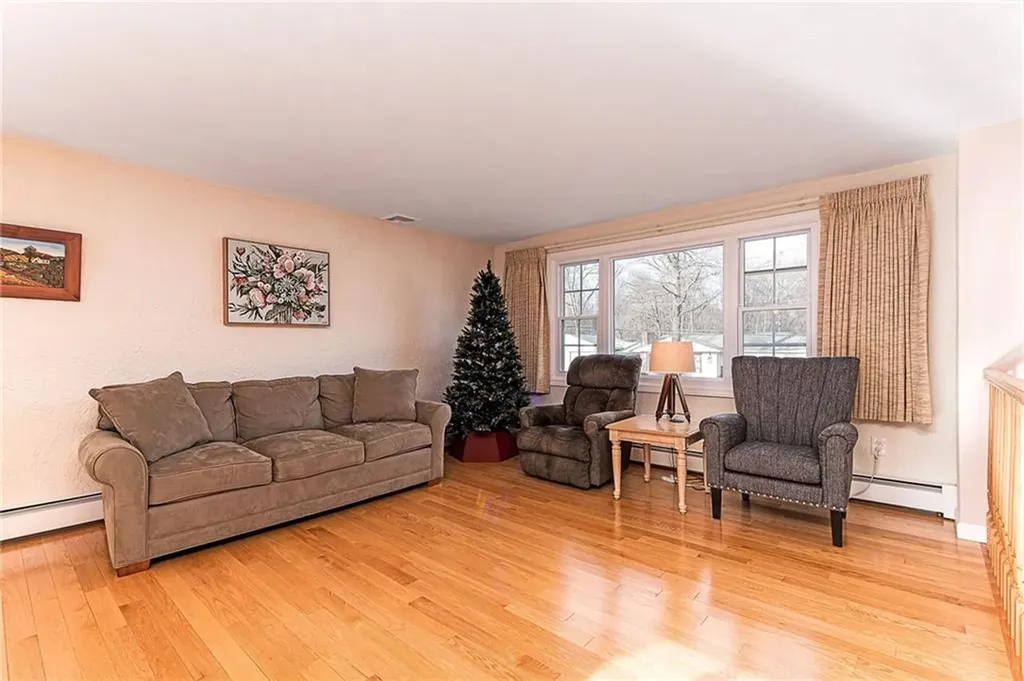 102 Moccasin Trail Cranston RI 02921