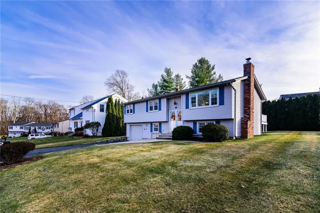 102 Moccasin Trail Cranston RI 02921