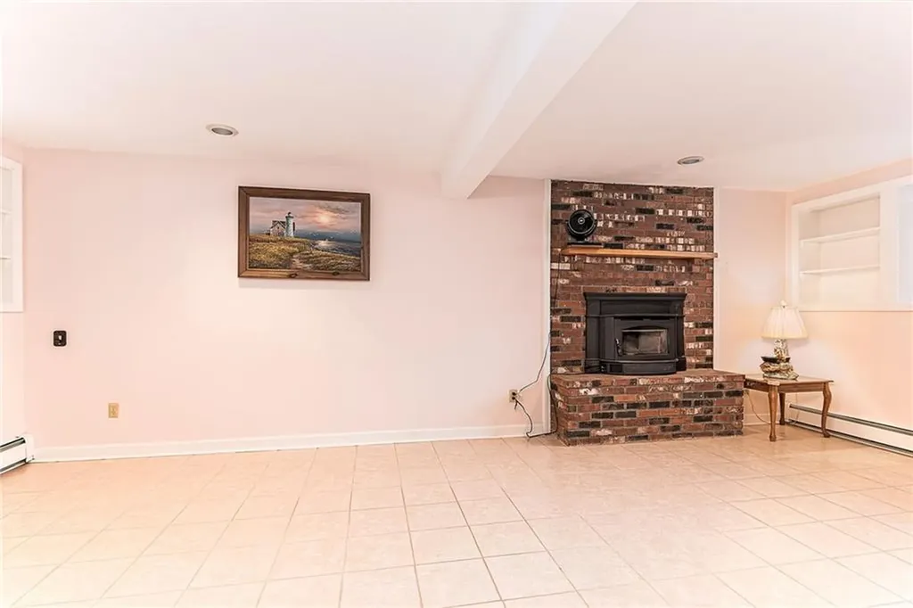 102 Moccasin Trail Cranston RI 02921