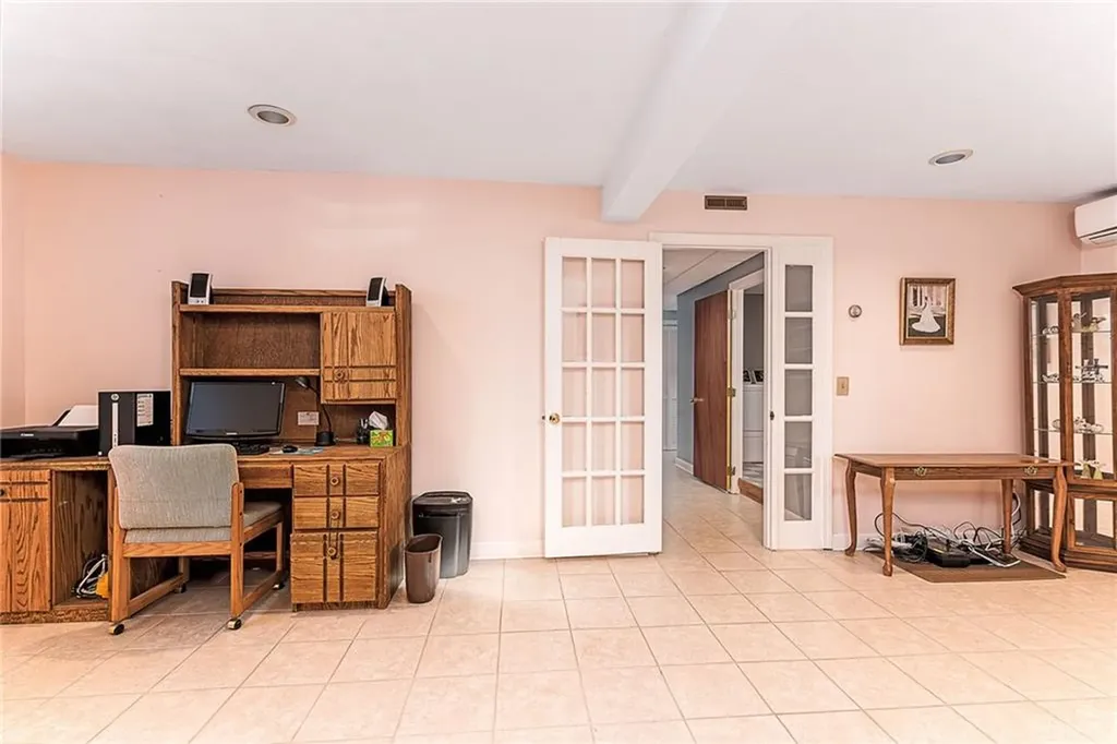 102 Moccasin Trail Cranston RI 02921