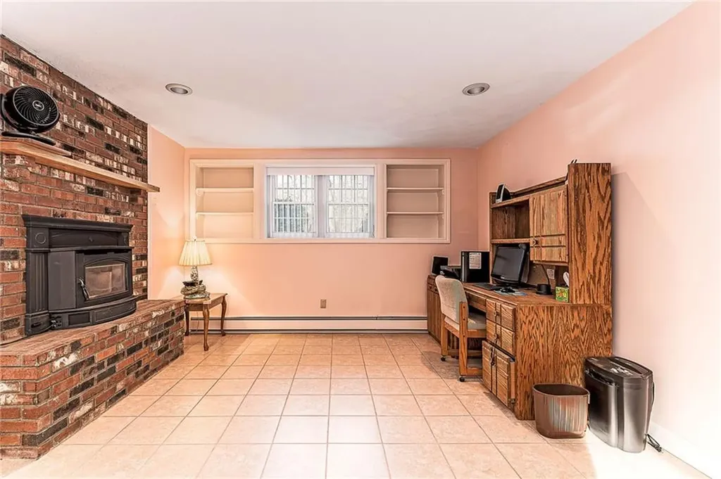 102 Moccasin Trail Cranston RI 02921