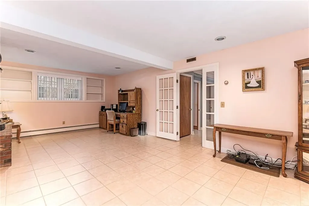 102 Moccasin Trail Cranston RI 02921