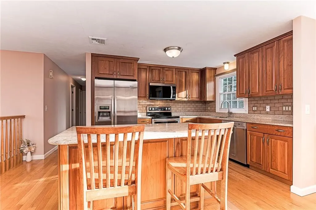 102 Moccasin Trail Cranston RI 02921