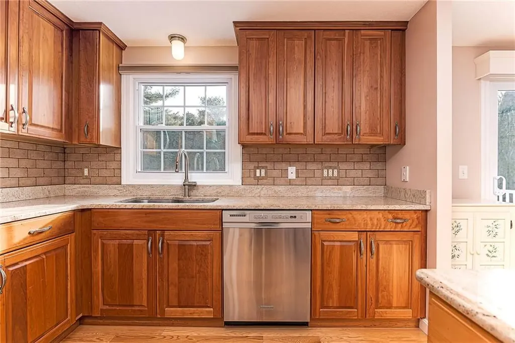 102 Moccasin Trail Cranston RI 02921