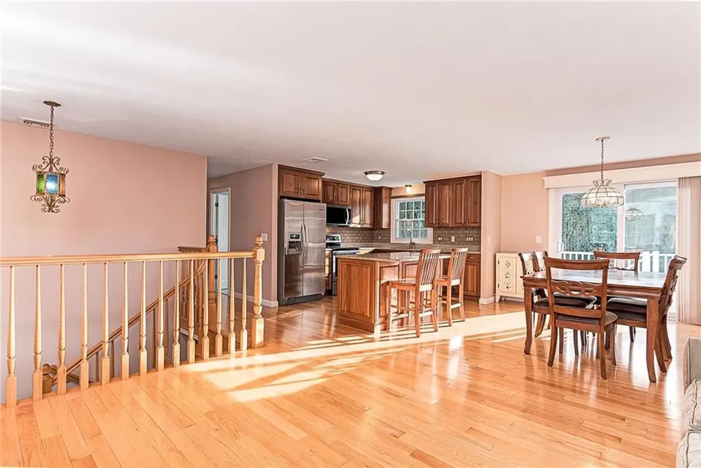 102 Moccasin Trail Cranston RI 02921