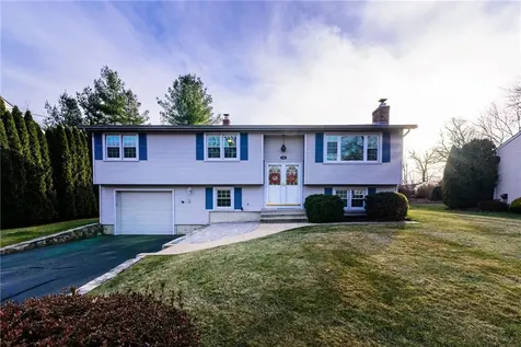 102 Moccasin Trail Cranston RI 02921